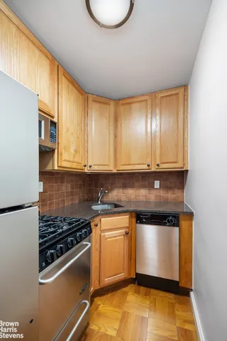 $475,000 | 230 East 15th Street, Unit 5J | Gramercy