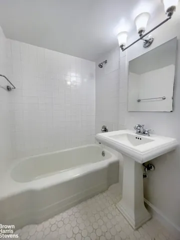 $475,000 | 230 East 15th Street, Unit 5J | Gramercy