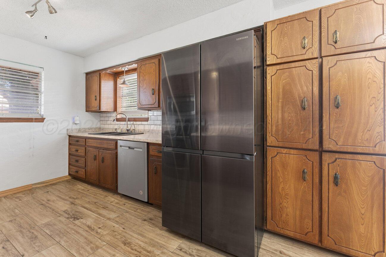 205 Houston Street Borger, TX 79007 - Photo 11 of 57 Kitchen-3