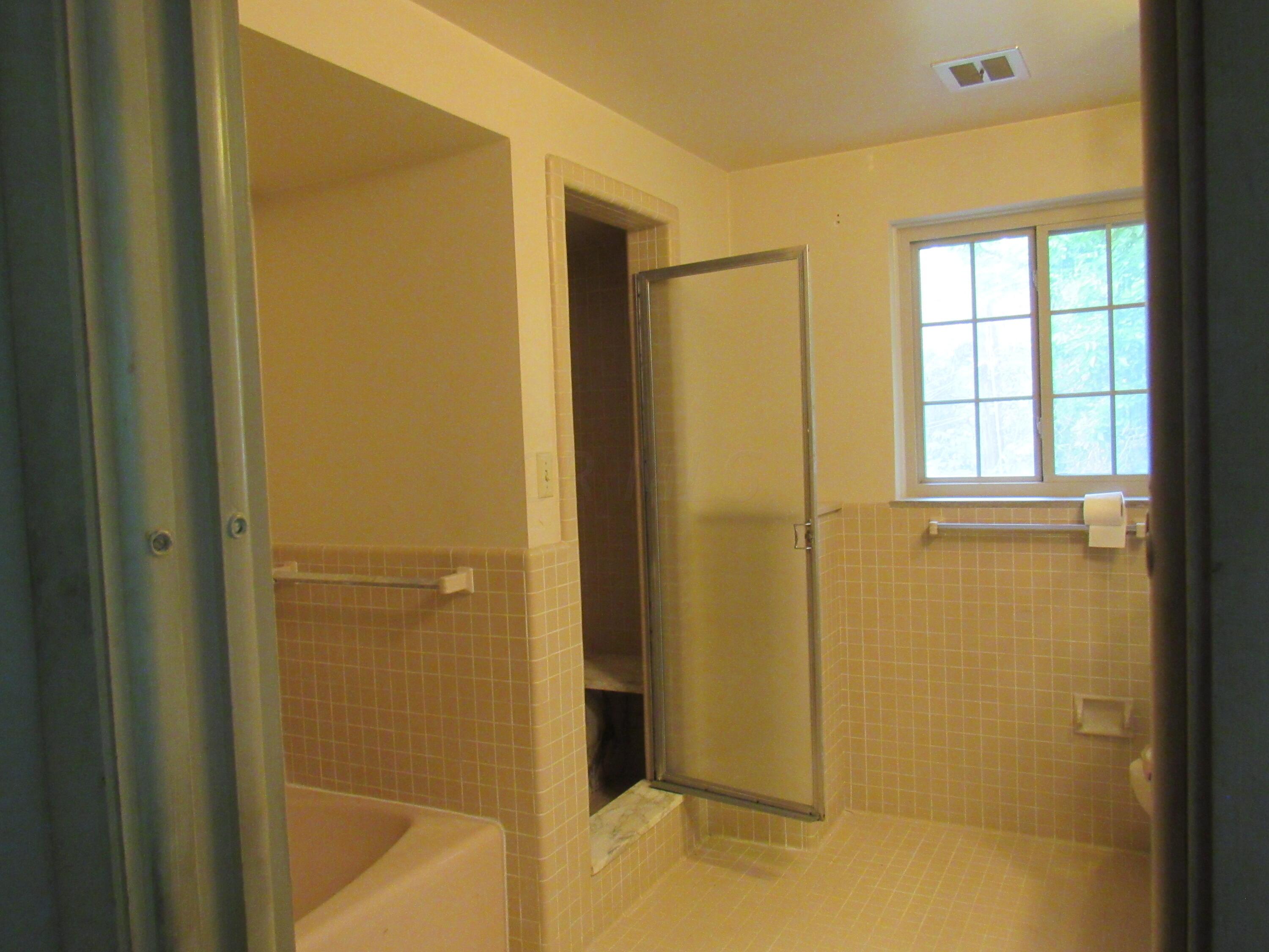 2551 Charing Road, Unit 6 Upper Arlington, OH 43221 - Photo 17 of 29 Owner's Suite Bath