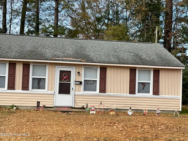 $897 | 1223 Davis Street, Jacksonville, NC 28540