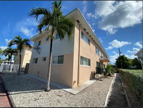 $2,400 | 8125 Hawthorne Avenue, Unit 1, Miami Beach, FL 33141