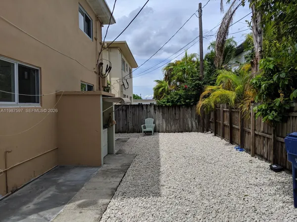 $2,400 | 8125 Hawthorne Avenue, Unit 1, Miami Beach, FL 33141