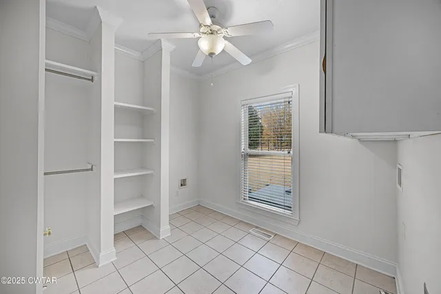 a view of a backyard with fountain