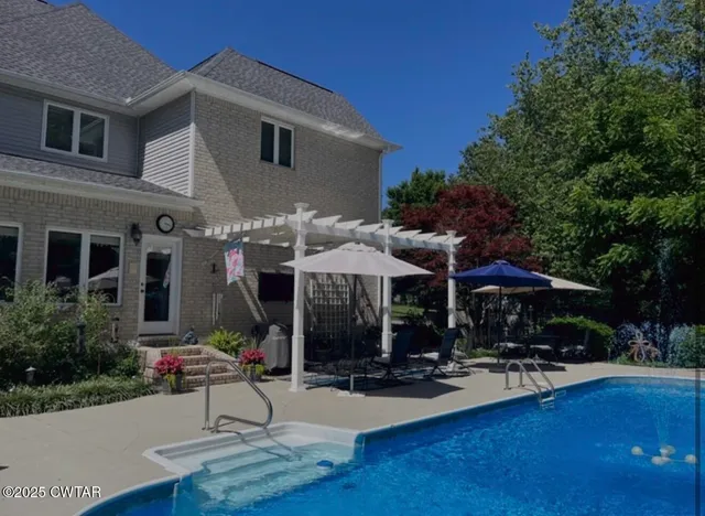 a view of a lake from a yard