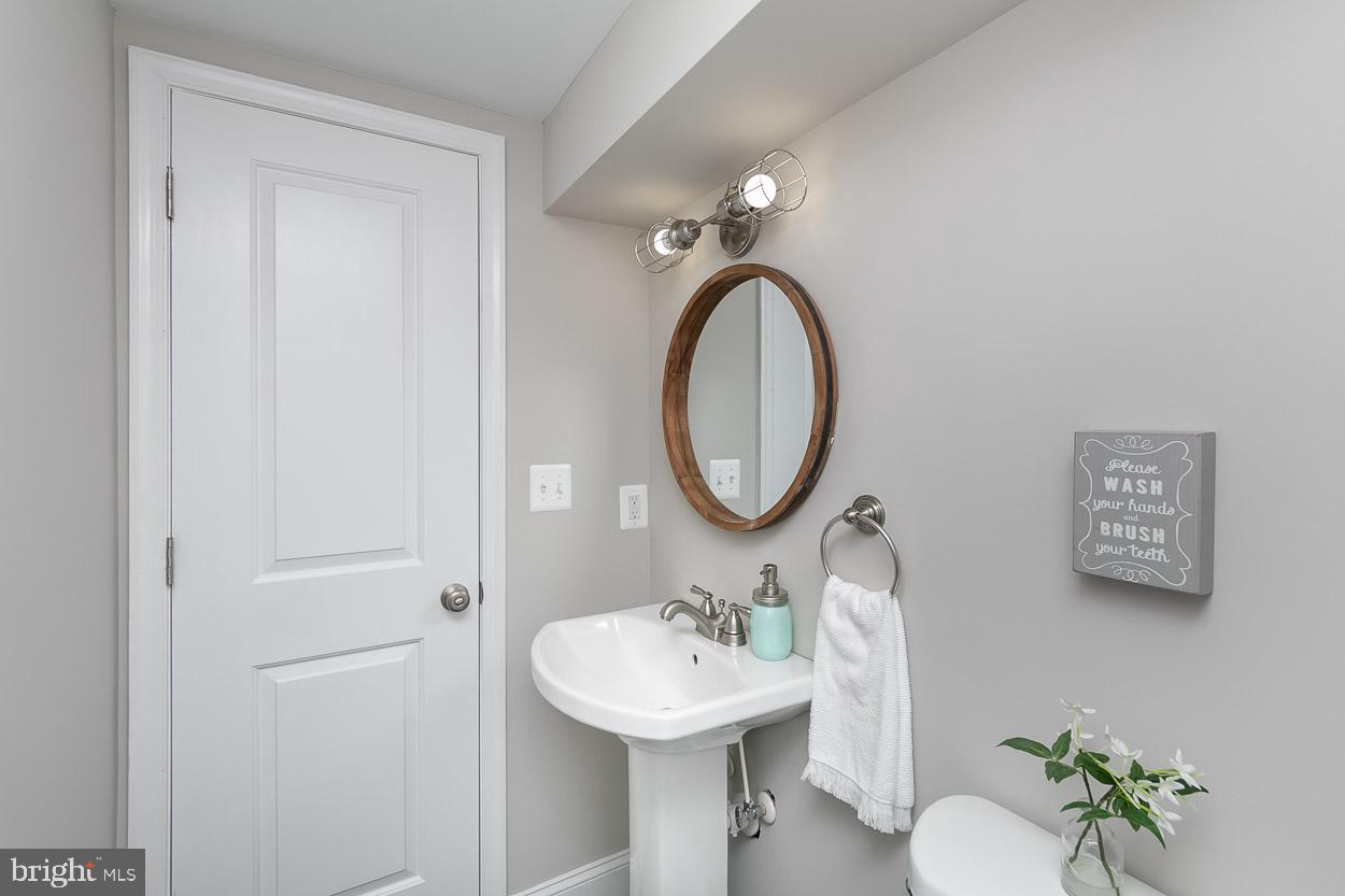 10127 Charington Road Cockeysville, MD 21030 - Photo 32 of 39 Gallery Image 32