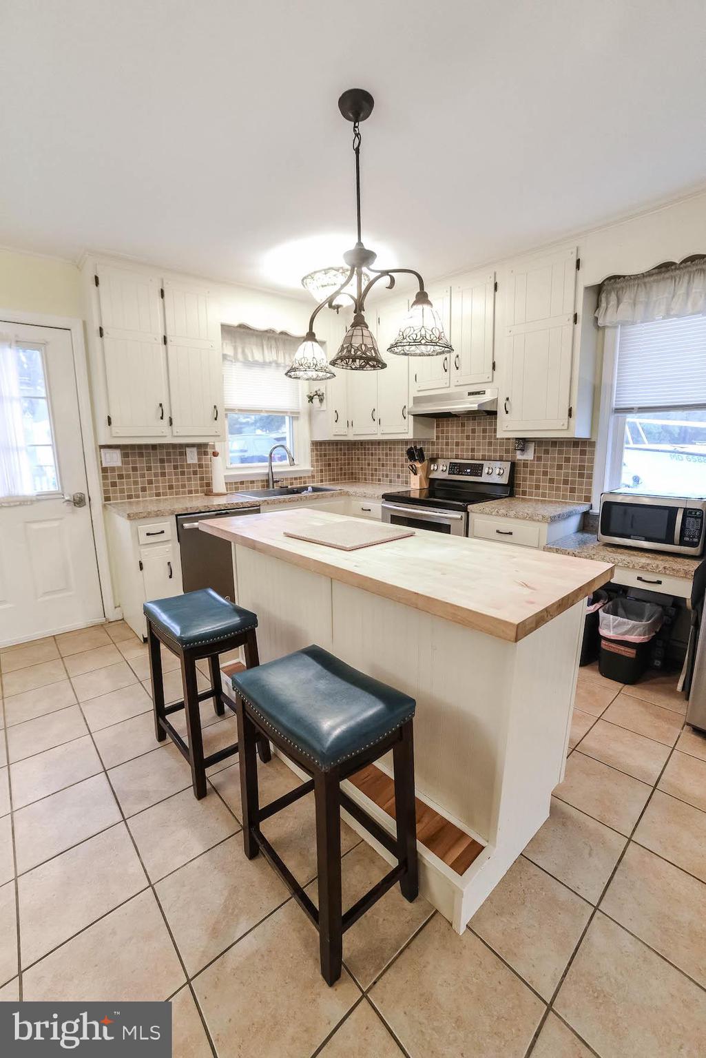 25421 Vista Road Hollywood, MD 20636 - Photo 8 of 32 Island great for additional storage