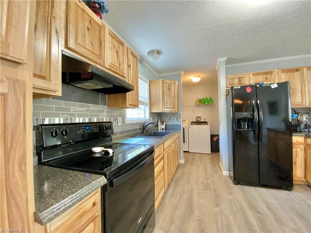 593 Gladstone Road Mocksville, NC 27028 - Photo 11 of 34 Gorgeous sink!