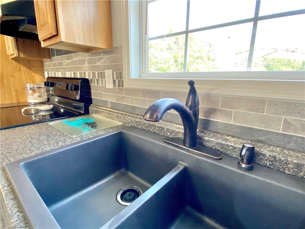 593 Gladstone Road Mocksville, NC 27028 - Photo 12 of 34 Laundry area