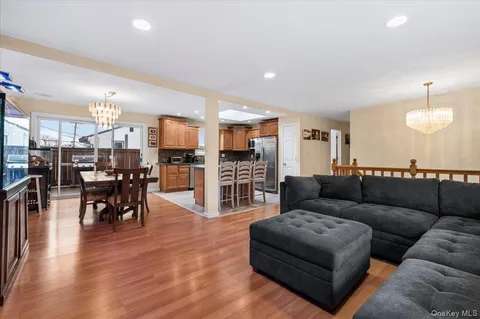 $799,999 | 2747 Barbara Road, Bellmore, NY 11710