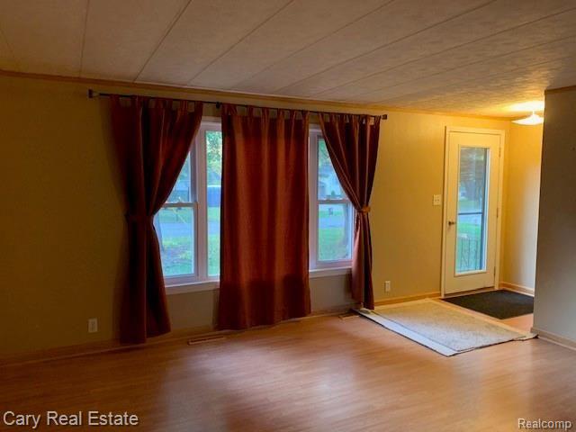 3538 Center Road Highland, MI 48357 - Photo 6 of 28 IMG_1051.jpg