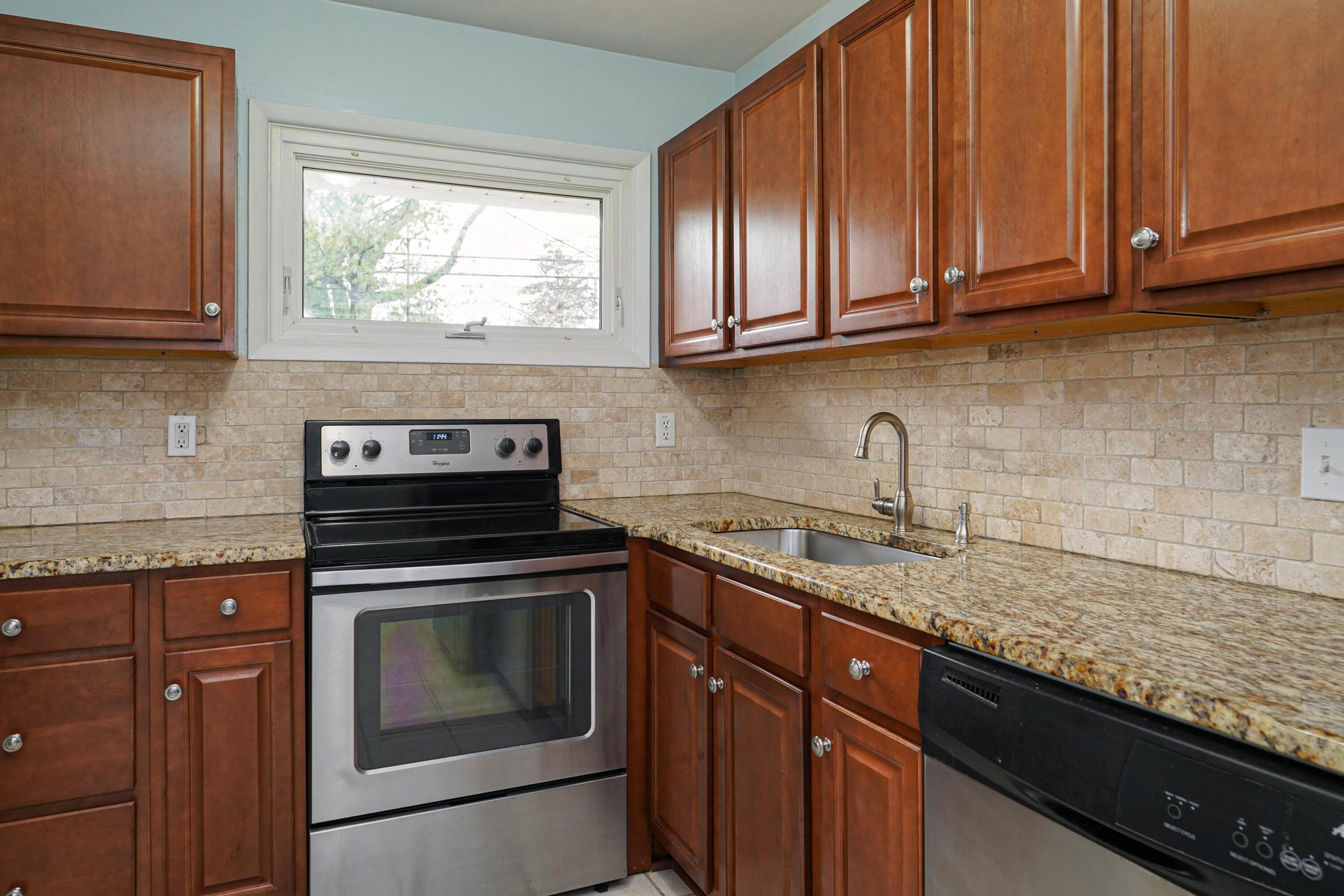 2557 Bristol Road Columbus, OH 43221 - Photo 8 of 23 Kitchen