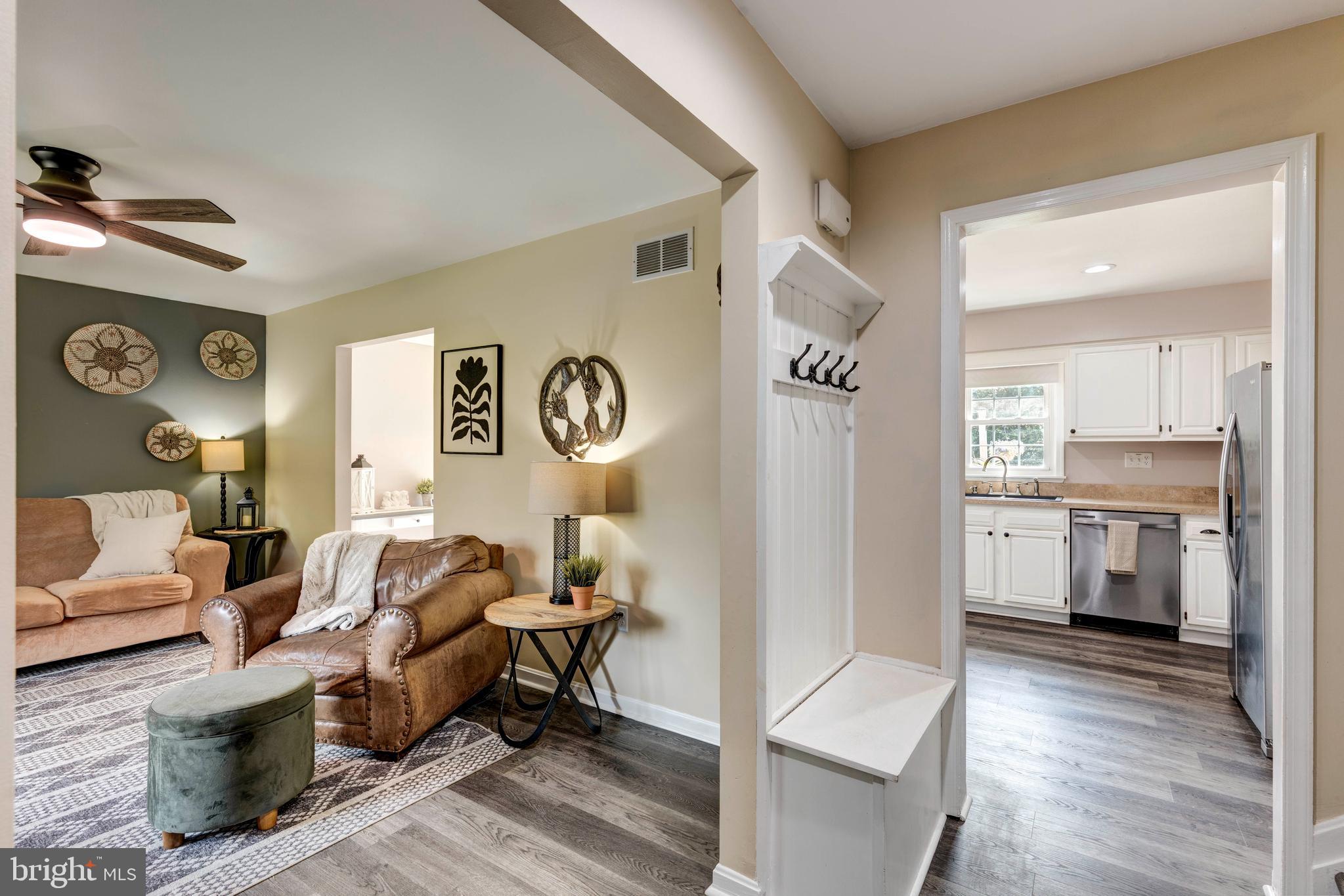 821 Lucabaugh Mill Road Westminster, MD 21157 - Photo 10 of 41 Foyer