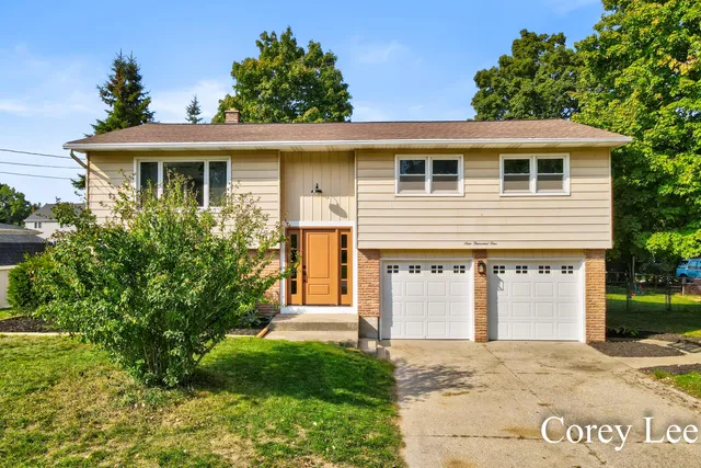 $370,000 | 9001 Victor Avenue, Jenison, MI 49428