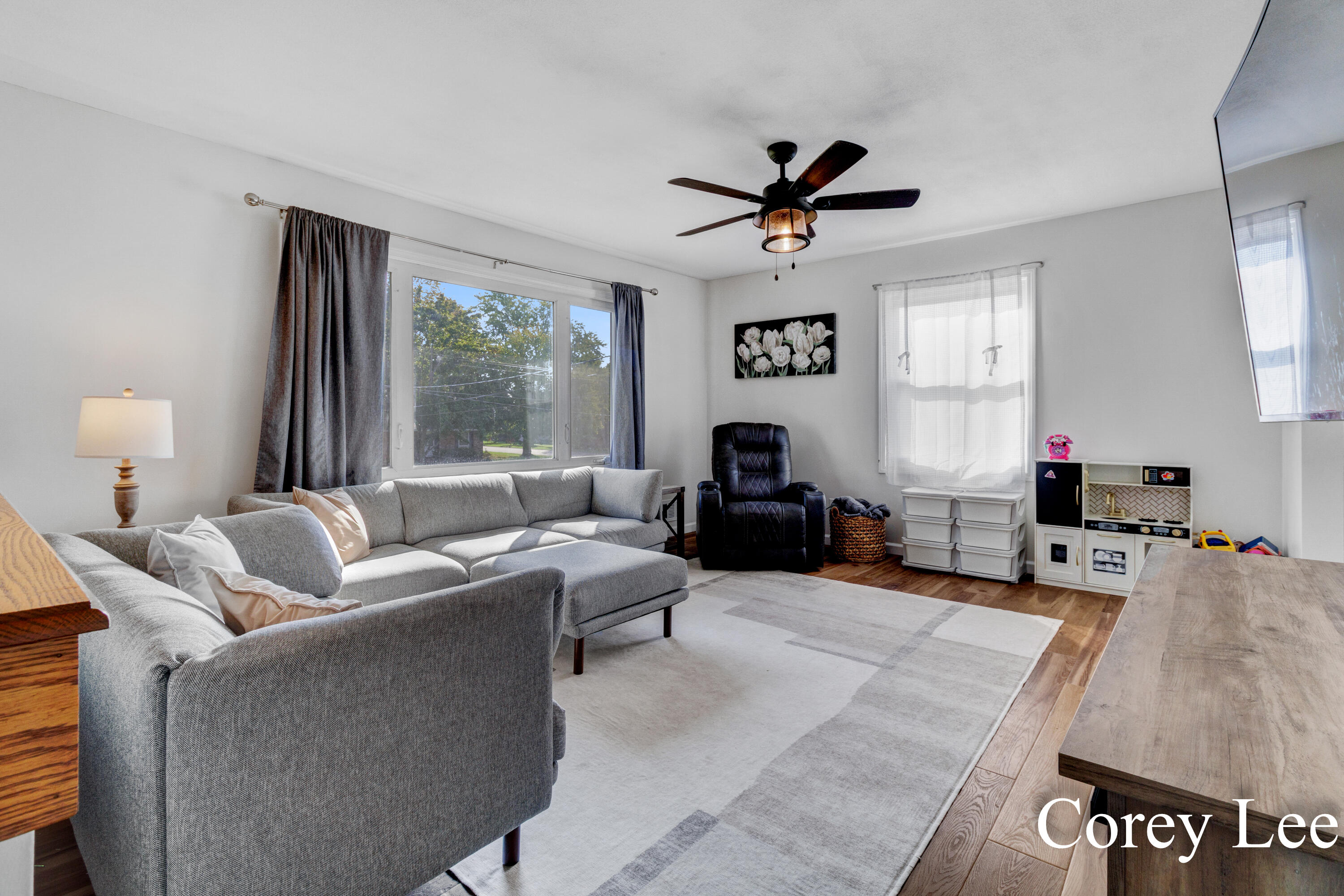 9001 Victor Avenue Jenison, MI 49428 - Photo 8 of 46 Corey Lee - 9001 Victor (45)-8