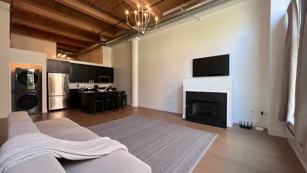 $2,400 | 2303 South Michigan Avenue, Unit 203, Chicago, IL 60616