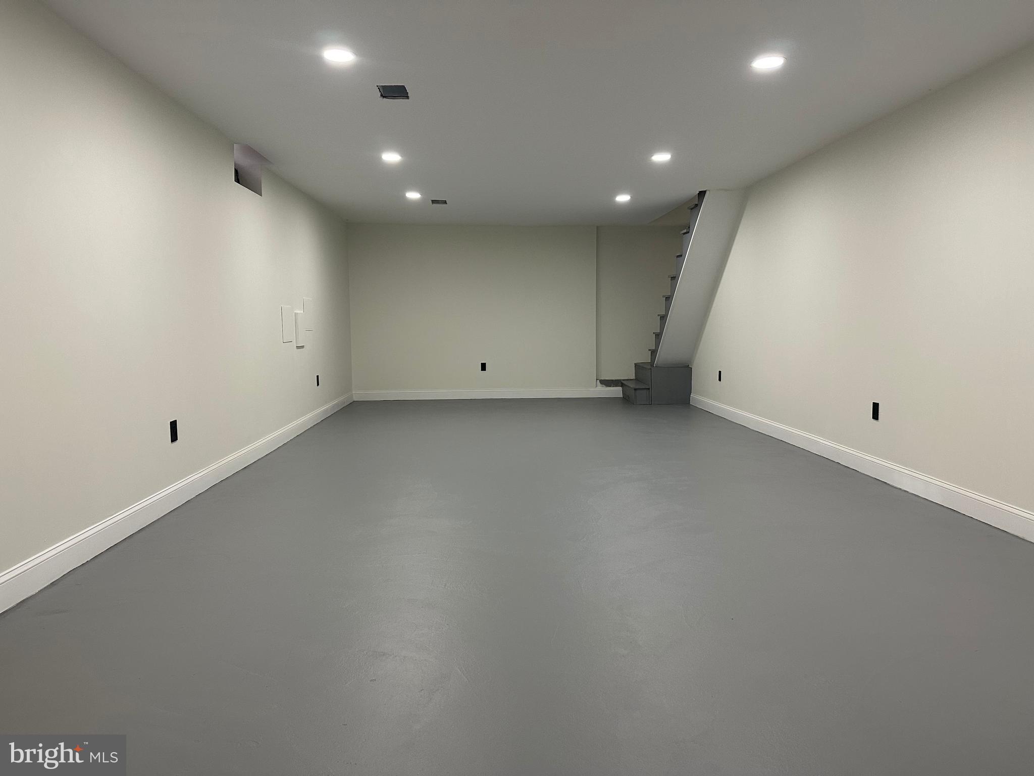 2000 Palethorp Street Philadelphia, PA 19122 - Photo 34 of 38 an empty room with a kitchen