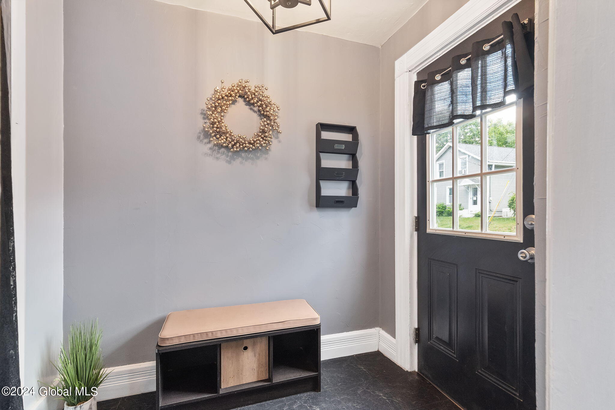 5-web-or-mls-9OldFortSt_05