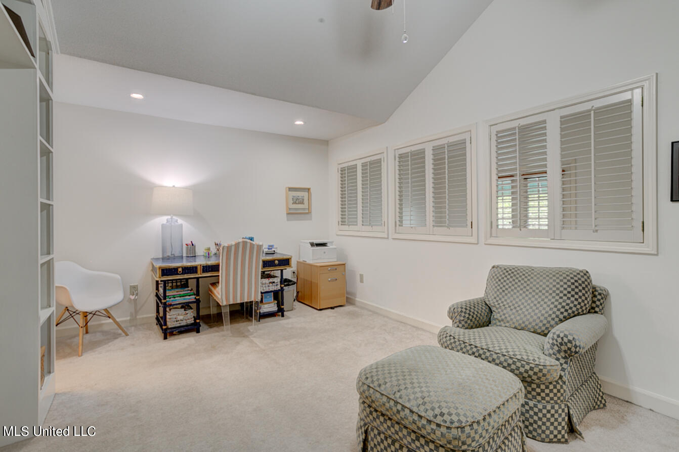 1330 Roxbury Court Jackson, MS 39211 - Photo 19 of 45 Great spot for desk and reading