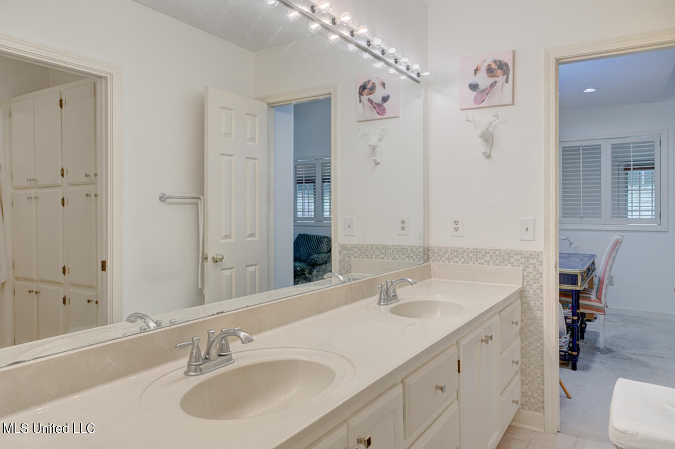 1330 Roxbury Court Jackson, MS 39211 - Photo 24 of 45 Long double vanity
