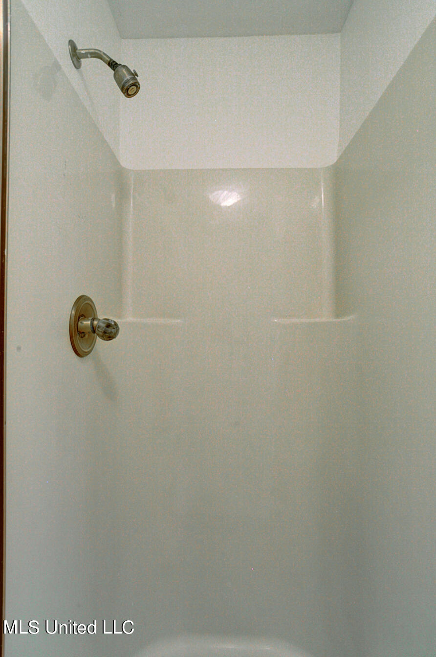 1330 Roxbury Court Jackson, MS 39211 - Photo 26 of 45 Primary bath shower stall