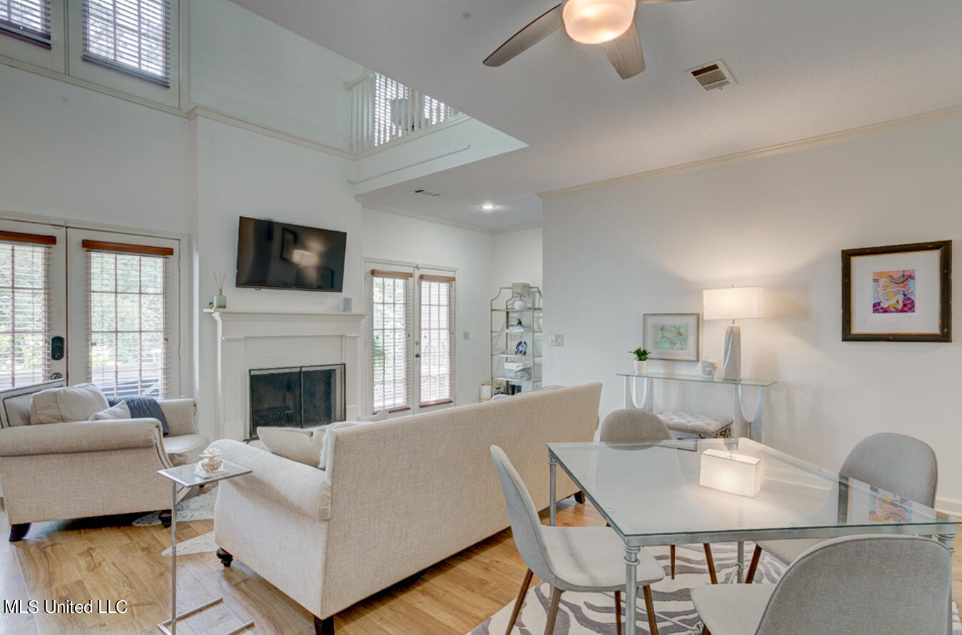 1330 Roxbury Court Jackson, MS 39211 - Photo 3 of 45 Two-storied ceiling