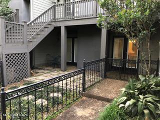 1330 Roxbury Court Jackson, MS 39211 - Photo 37 of 45 Bottom level front entrance