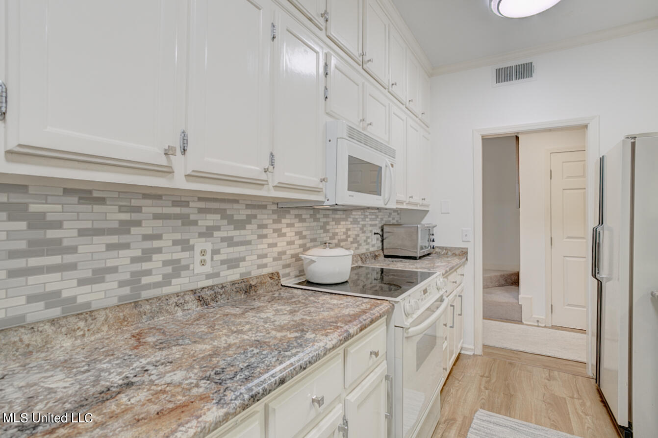 1330 Roxbury Court Jackson, MS 39211 - Photo 7 of 45 All appliances included