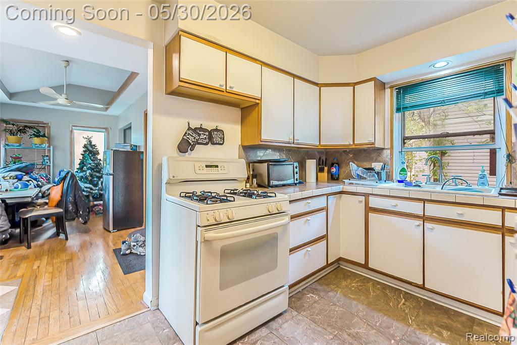 1946 Union Lake Road Commerce Township, MI 48382 - Photo 37 of 44