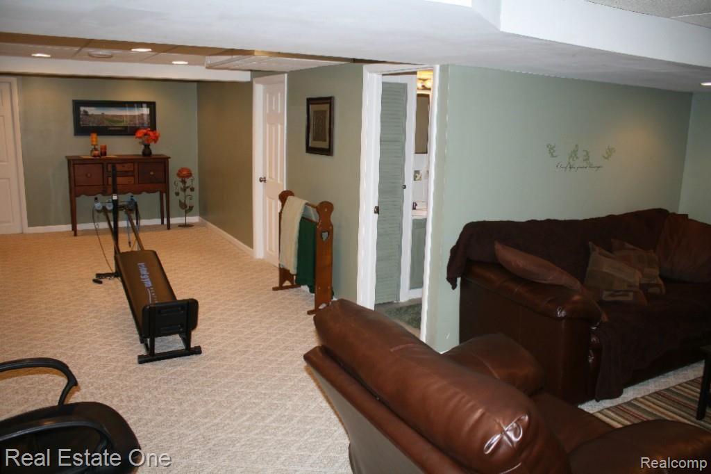 42548 Cherry Hill Road Novi, MI 48375 - Photo 26 of 35