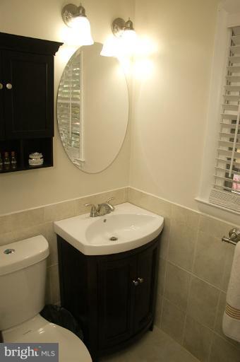 6429 Northanna Drive Springfield, VA 22150 - Photo 11 of 22 Bath (Master)