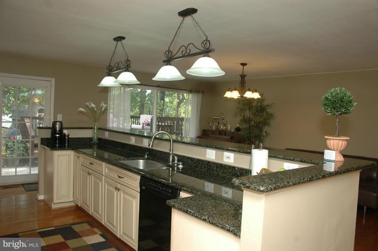 6429 Northanna Drive Springfield, VA 22150 - Photo 19 of 22 Kitchen