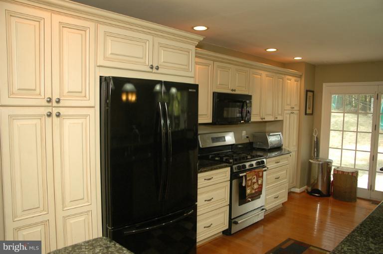 6429 Northanna Drive Springfield, VA 22150 - Photo 4 of 22 Kitchen