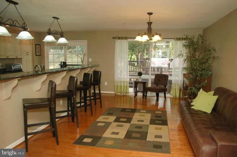 6429 Northanna Drive Springfield, VA 22150 - Photo 5 of 22 Living Room
