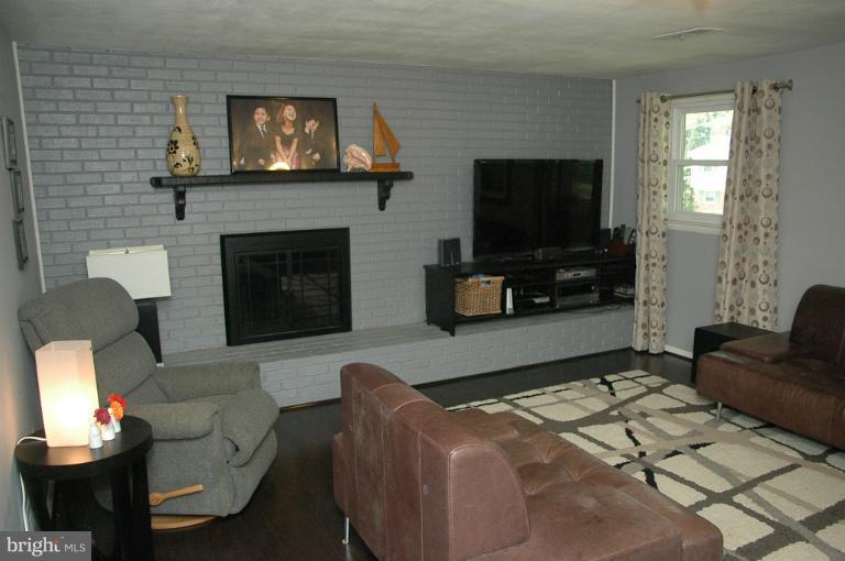 6429 Northanna Drive Springfield, VA 22150 - Photo 10 of 22 Family Room