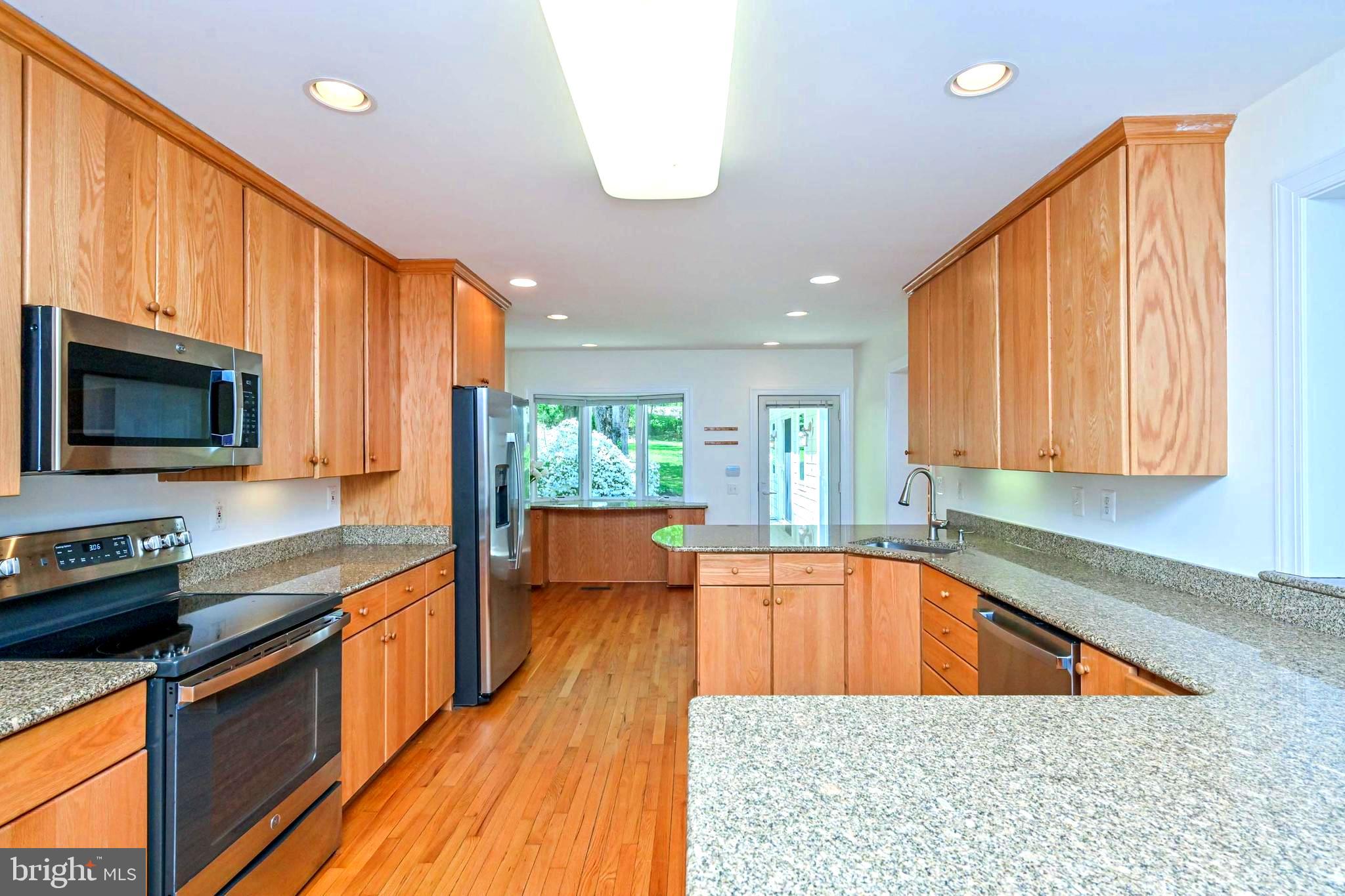 644 Walker Road Great Falls, VA 22066 - Photo 19 of 74