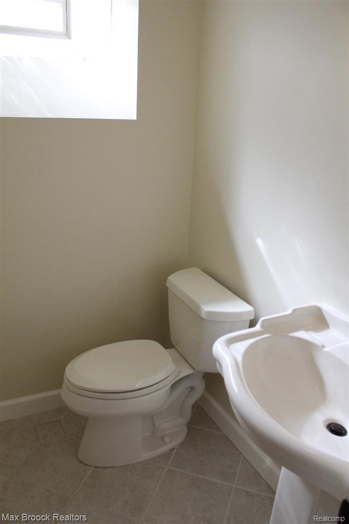 701 Glengarry Road Bloomfield Hills, MI 48301 - Photo 22 of 24 Lower Level Bathroom
