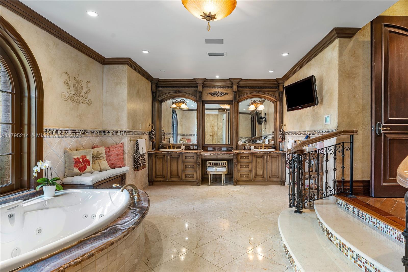 17201 Southwest 248th Street Homestead, FL 33031 - Photo 30 of 78 primary bathroom