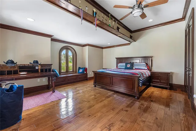 a view of a yard and palm trees