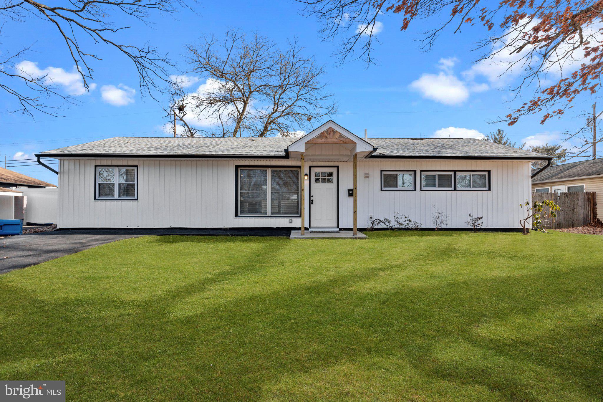 26 Oaktree Drive Levittown, PA 19055 - Photo 1 of 19