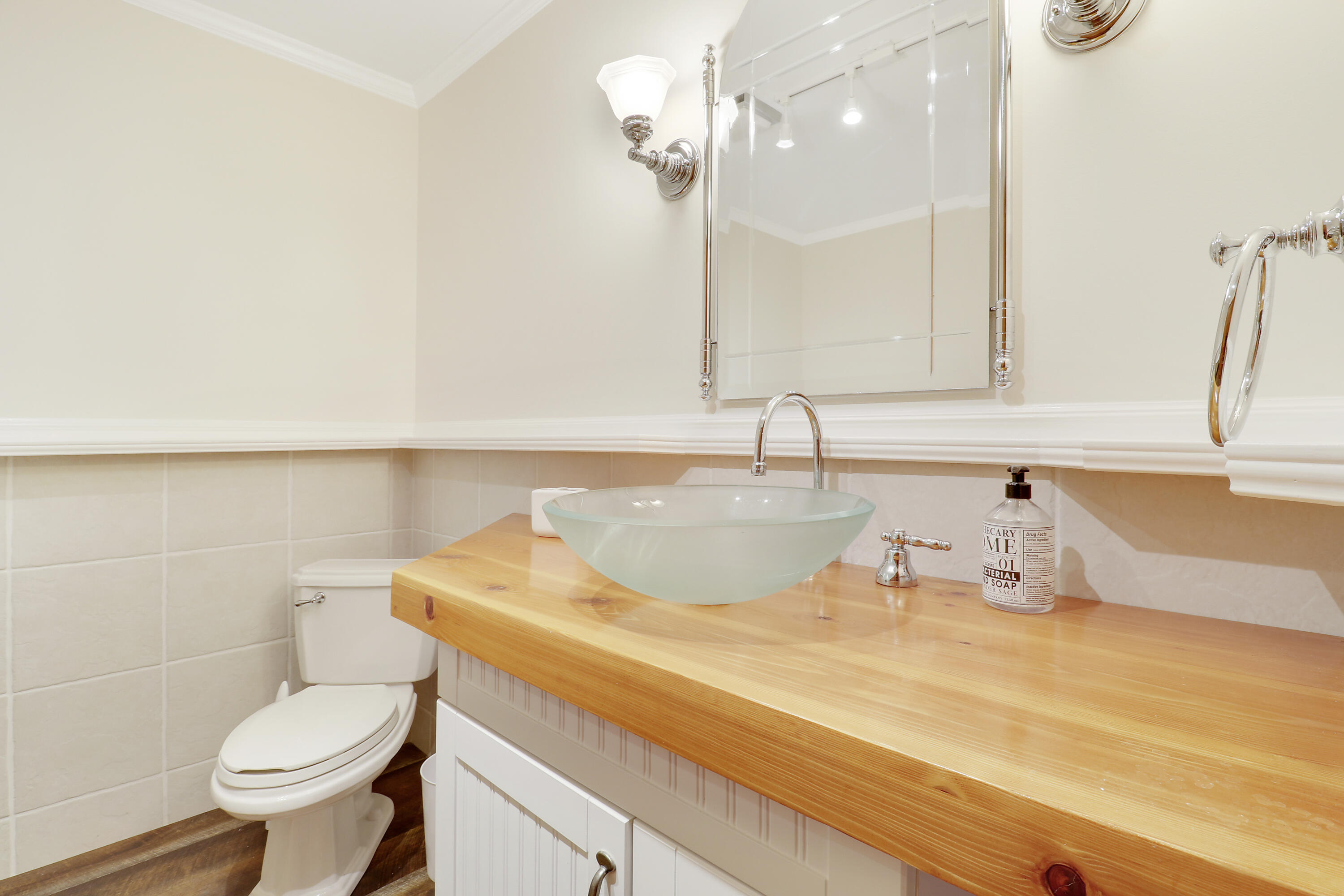 109 Seashore Drive Jupiter, FL 33477 - Photo 28 of 46 2nd Full Bathroom