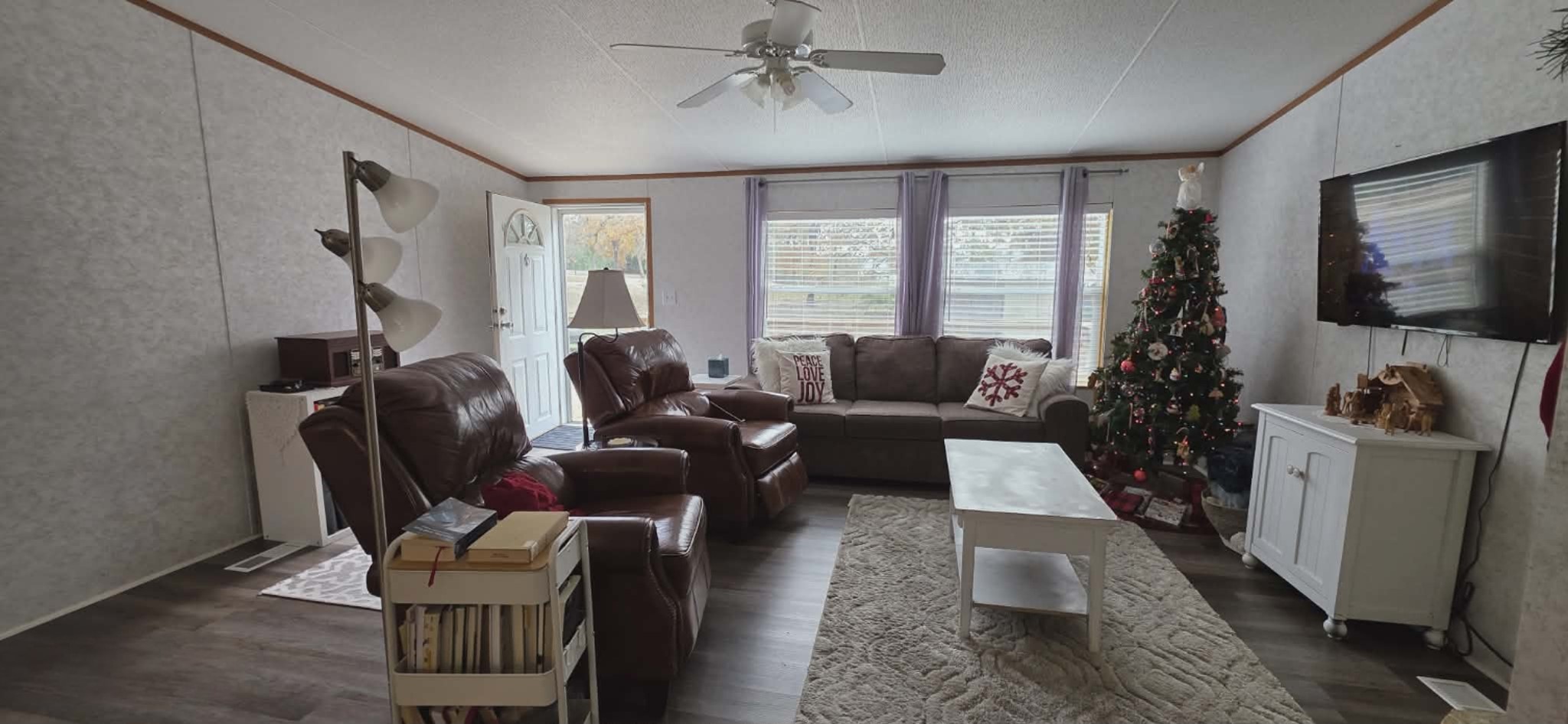 14606 Edwards Road Montgomery, TX 77316 - Photo 5 of 19 a living room with furniture fireplace and flat screen tv