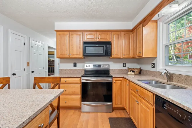 $539,999 | 19 Vista Way, Merrimack, NH 03054