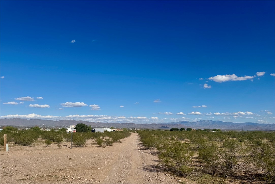 995 Eloy Road Golden Valley, AZ 86413 - Photo 3 of 3 View