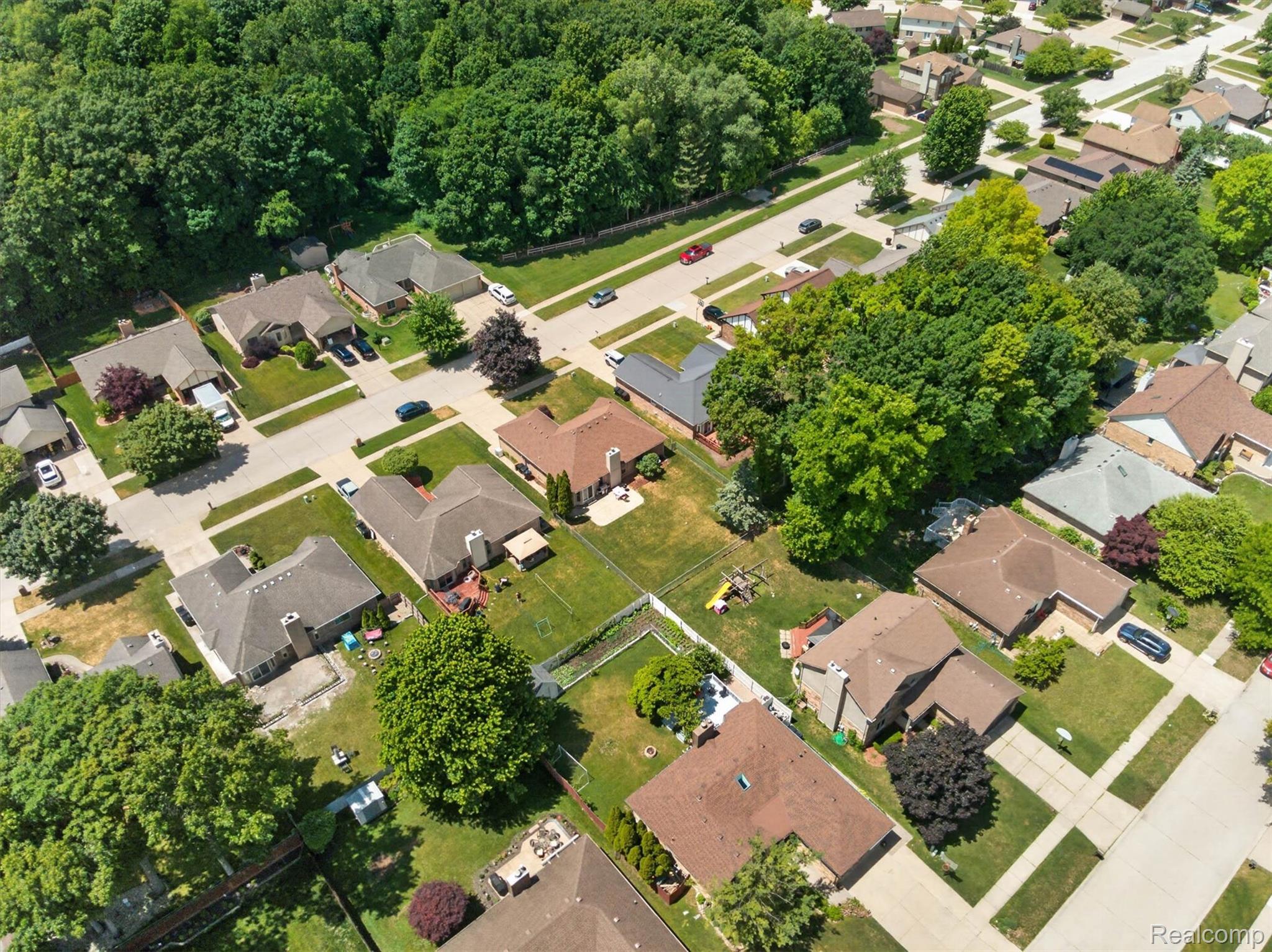46362 Springhill Drive Utica, MI 48317 - Photo 48 of 59 Residential community featuring a variety of single-story homes with pitched roofs and attached garages