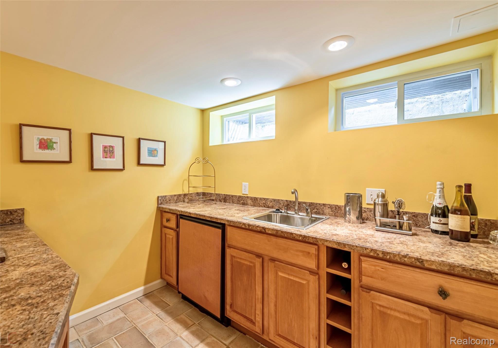 540 Rivenoak Street Birmingham, MI 48009 - Photo 27 of 34 Lower Level Wet Bar
