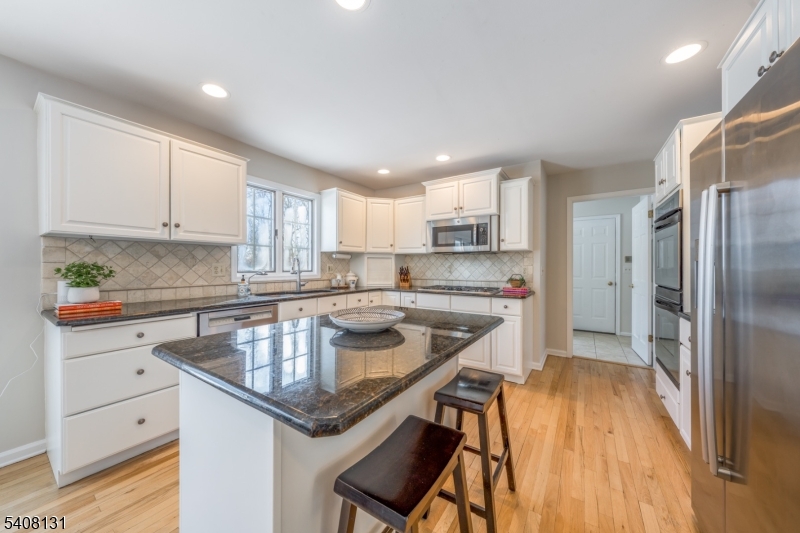 33 Juniper Way Bernards, NJ 07920 - Photo 4 of 40