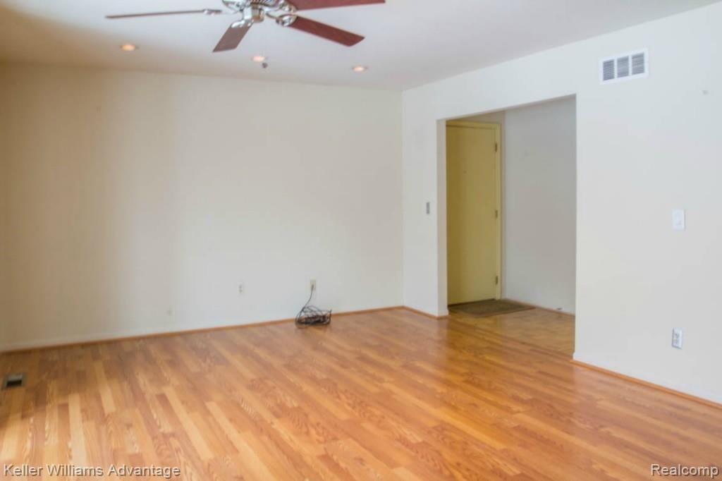 29620 Middlebelt Road, Unit 2903 Farmington Hills, MI 48334 - Photo 5 of 25