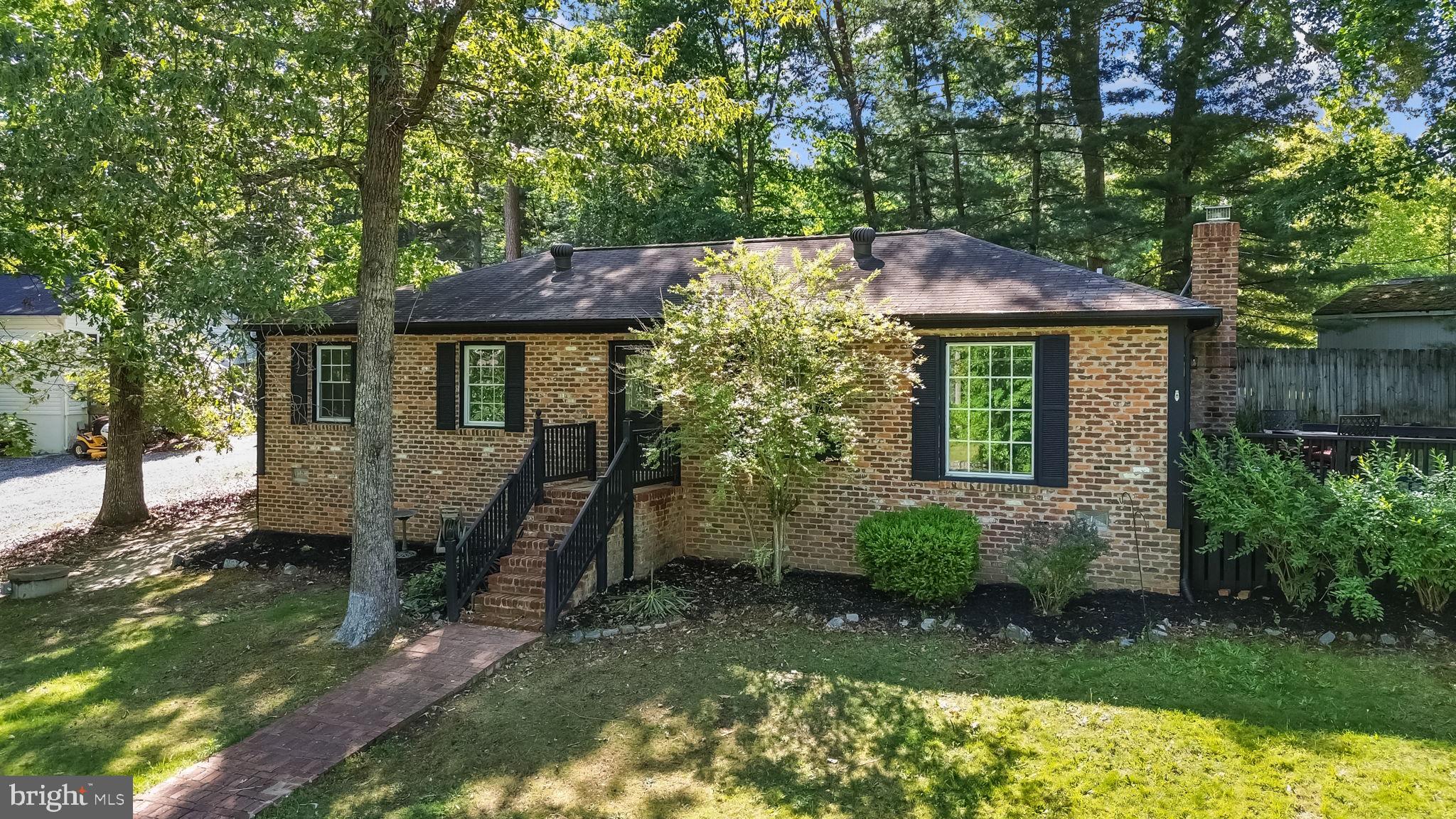 3 Boston Cove Ruther Glen, VA 22546 - Photo 1 of 30 a front view of a house with garden