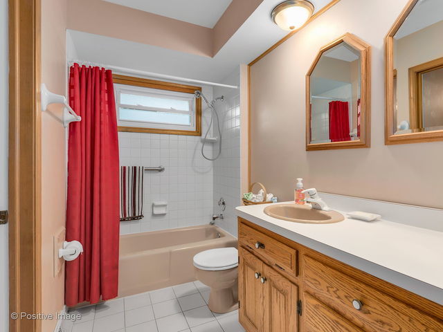 7827 Rohrer Drive Downers Grove, IL 60516 - Photo 14 of 18